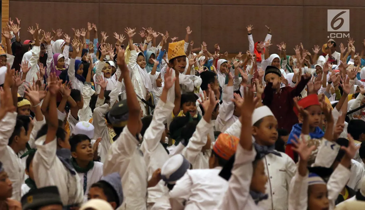 Suasana saat 1.200 anak yatim mengikuti buka bersama yang digelar PT Agung Podomoro Land Tbk di Pullman Central Park Jakarta, Selasa (22/5). (Liputan6.com/Arya Manggala)