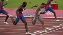 Andre De Grasse berhasil mengalahkan sprinter Amerika Serikat, Kenneth Bednarek dan Noah Lyles yang finish di urutan kedua dan ketiga. Dirinya menjadi sprinter ketiga Kanada yang mampu menjuarai kelas ini setelah Robert Kerr dan Percy Williams. (Foto: AP/The Canadian Press/Nathan Denette)