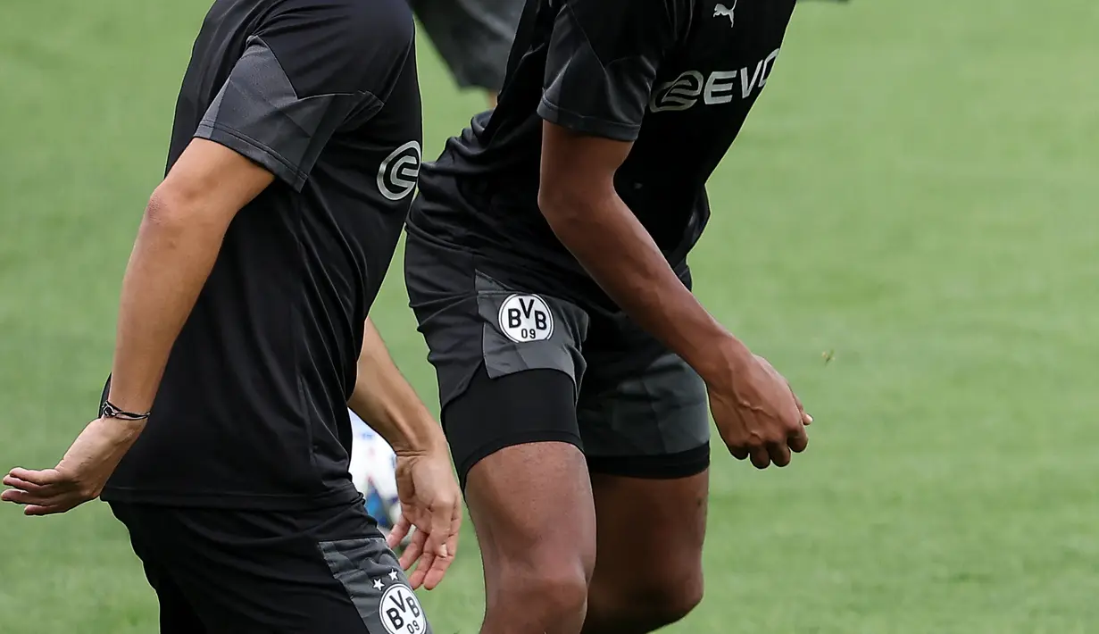 <p>Musim lalu, PSG dan Dortmund sama-sama terhenti di babak 16 besar. (Photo by FRANCK FIFE / AFP)</p>