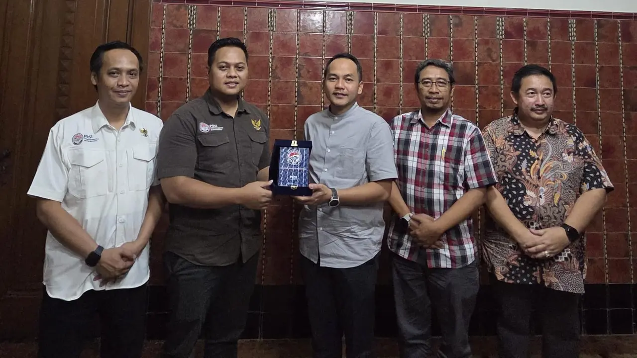 Audiensi Persatuan Robotika Seluruh Indonesia (PRSI) dengan Wali Kota Surakarta Respati Achmad Ardianto.