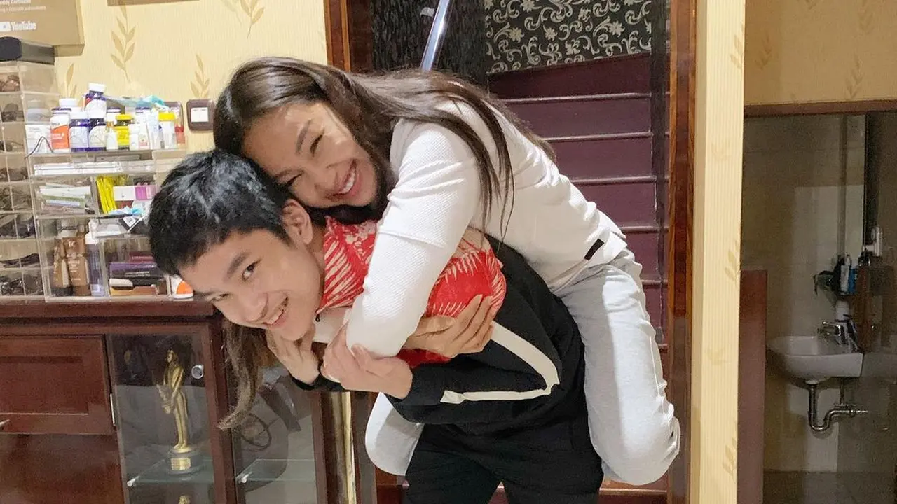 [Fimela] Azka Corbuzier dan Kalina