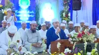 Majelis bin Yahya yang di pimpin oleh Habib Usman bin Yahya menggelar acara peringatan Tabligh Akbar Maulid Nabi Muhammad di Lapangan Majelis bin Yahya, Jalan Raya Puncak Hankam, Cisarua, Jawa Barat, Minggu (4/12/2022).