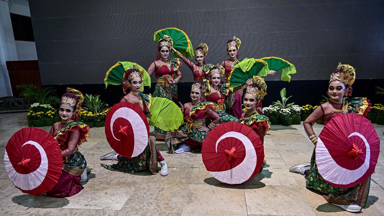 Ratusan Penari Semarakkan Festival Remo Yosakoi di Surabaya