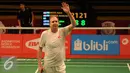 Pebulu tangkis ganda putra USA, Mathew Fogarty melambaikan tangan usai berlaga melawan Andrei/Hendra (Indonesia) di Total BWF World Championships 2015 di Jakarta, Senin (10/8/2015). Andrei /Hendra unggul 21-18, 21-8. (Liputan6.com/Helmi Fithriansyah)