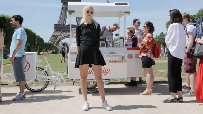 Ditolak Kafe Ternama, Perempuan Ini Sukses Bikin 'Mobile Cafe'