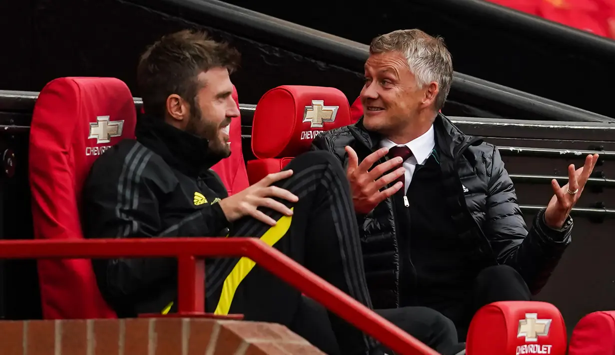 Usai Jose Mourinho dipecat pada 18 Desember 2018, Michael Carrick kembali dipercaya sebagai staf pelatih di Manchester United menjadi asisten pelatih Ole Gunnar Solskjaer mulai 19 Desember 2018 hingga 21 November 2021. (AFP/Pool/Dave Thompson)