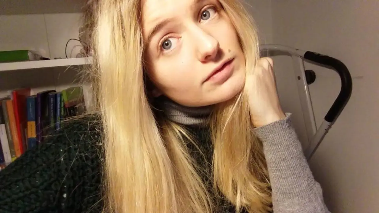 Remaja perempuan itu bernama Nicole. Ia berharap dapat melanjutkan berkuliah di universitas impian dengan jurusan Bisnis (Nicole)