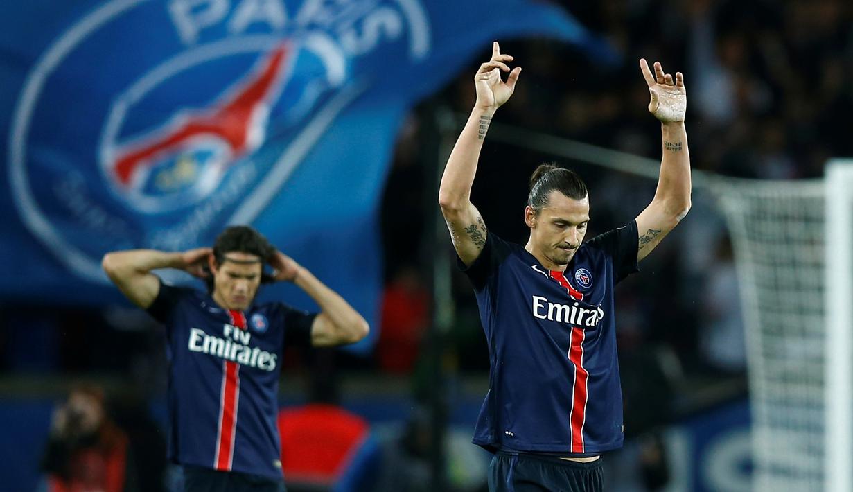 Pemain Paris St Germain Zlatan Ibrahimovic merayakan golnya dalam lanjutan Liga 1 Perancis di Parc des Princes stadium,Paris, Minggu (04/10/2015). PSG menang 2-1.  (EPA/Etirnne Laurent)