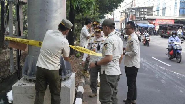 Tower BTS di Jakarta Utara Disegel Satpol PP.