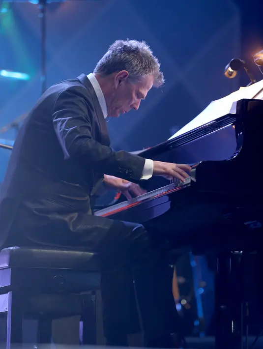 David Foster sempat berkolaborasi dengan Berget Lewis untuk menyanyikan 'Winter Games' dan 'Unbreak My Heart'. (Andy Masela/Bintang.com)