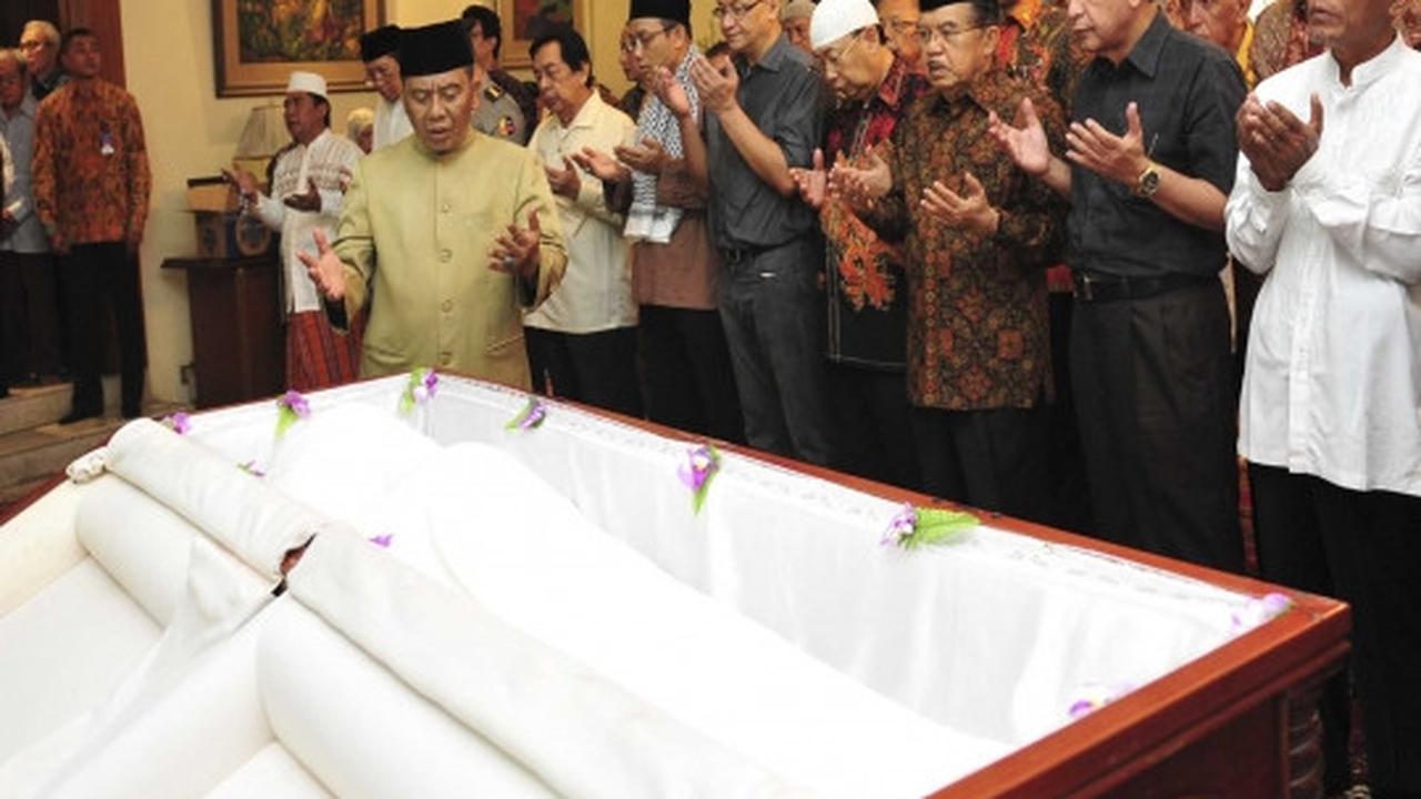 Wapres JK ikut salatkan jenazah mantan Menkeu Ali Wardhana