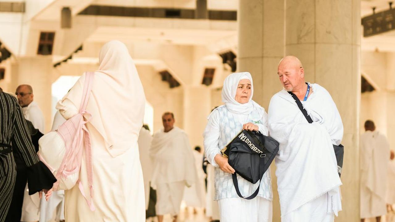 Ini Cara Berpakaian yang Dianjurkan dan Barang yang Wajib Dibawa saat Melakukan Ibadah Haji dan Umroh