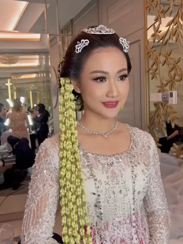 Wanita Mirip BCL