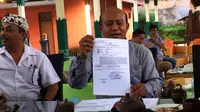 Yudia Alamsyach selaku penasihat hukum Elly Endriyanti, menggelar jumpa pers terkait pelaporan kliennya terhadap Bupati Cirebon. (Liputan6.com/Panji Prayitno