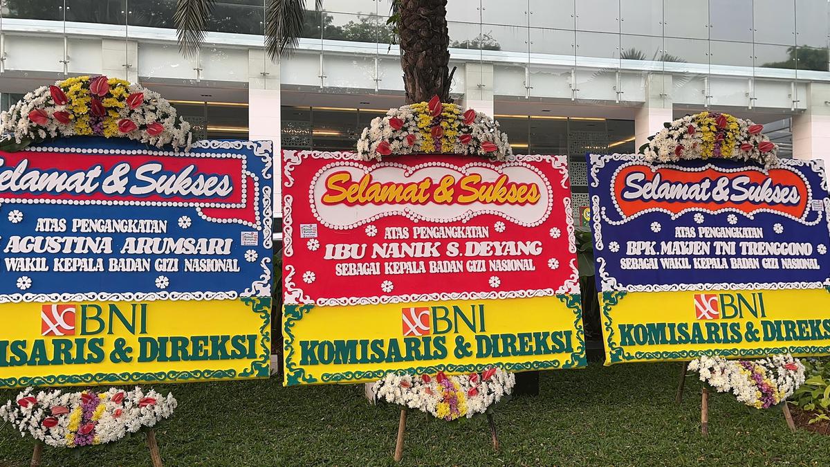 Karangan Bunga Hiasi Kantor BGN Usai Dadan Hindayana Dicopot, Gema Kosgoro: Terima Kasih Bapak Presiden