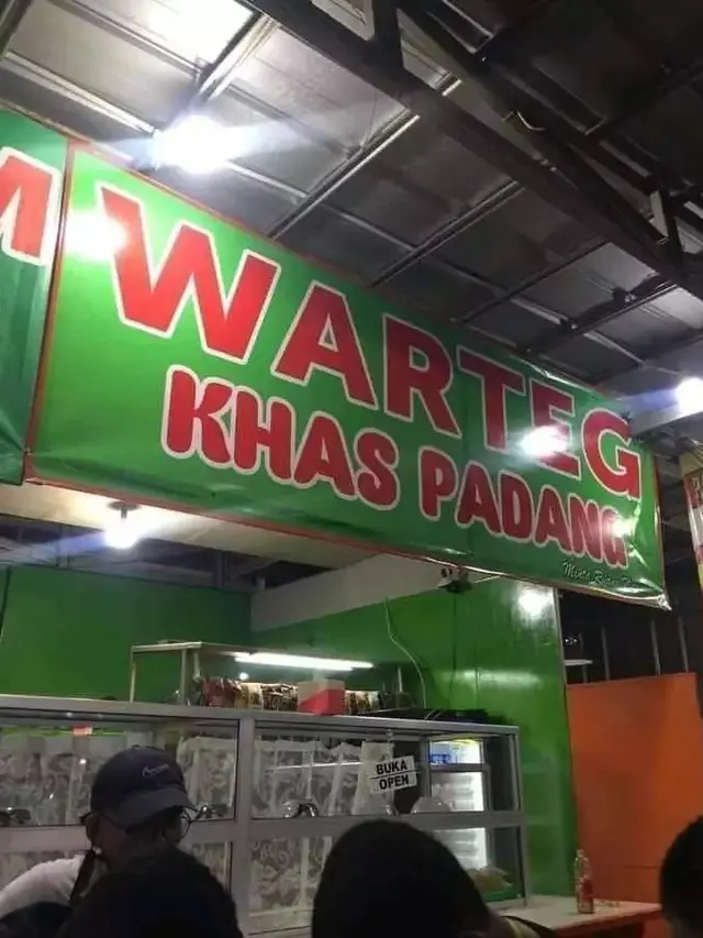 6 Potret Warung Makan Padang – Jawa Ini Bikin Dahi Pembeli Jadi Berkerut