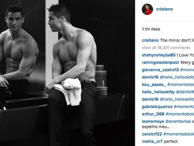 Bintang Real Madrid, Cristiano Ronaldo memiliki 45,4 juta Followers di Instagram miliknya, Ronaldo merupakan pemain bola dengan pengikut terbanyak, dia juga terlihat sangat memposting kebahagiaanya bersama putra tercinta pada Instagram. (Photo/Instagram)