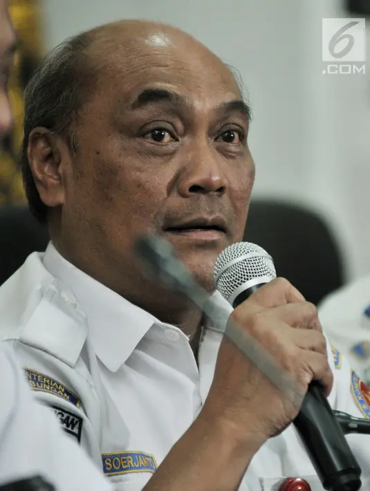 Ketua KNKT Soerjanto Tjahjono memberi keterangan terkait perkembangan investigasi Lion Air PK-LQP, Jakarta, Kamis (21/3). Soerjanto mengatakan hasil investigasi kecelakaan Lion Air PK-LQP belum akan diumumkan dalam waktu dekat. (merdeka.com/Iqbal Nugroho)
