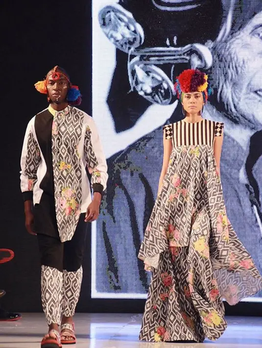 Igun mencanangkan produk JAJAKA karena ingin menghadirkan batik untuk kalangan anak muda. Menurutnya, JAJAKA akan cocok dikenakan di segala suasana, baik untuk acara formal maupun santai. (Instagram/Ivan_gunawan)