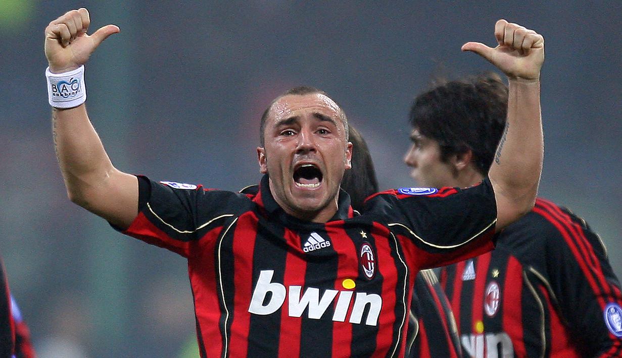 Christian Brocchi. Gelandang berusia 46 tahun yang pensiun di Lazio pada Mei 2013 ini pernah 1 musim memperkuat Inter Milan pada 2000/2001. Awal musim 2001/2002 ia menyeberang ke AC Milan dan bertahan selama 4 musim hingga 2004/2005 ditambah pada 2006/2007 dan 2007/2008. (AFP/Filippo Monteforte)