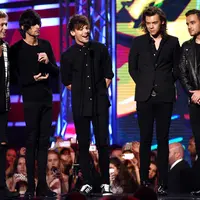 Jika rekan-rekan One Direction yang lain ingin menjalani solo karier selama masa hiatus grup tersebut, Louis justru menahan diri untuk berkarier solo karena menjadi orang tua lebih penting dari apa pun. (Bintang/EPA)