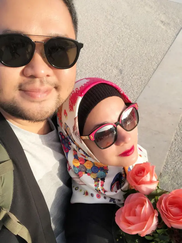 Mengandung Anak Kedua di Usia 40 Tahun, Ini 6 Potret Rachel Maryam dan Suami