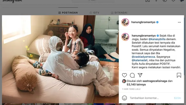 Zaskia Adya Mecca peluk anak pakai baju APD. (Foto: Instagram @hanungbramantyo)