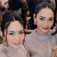 Potret Fuji di Resepsi Pernikahan Frans Faisal dan Indah (credit: instagram/fuji_an)