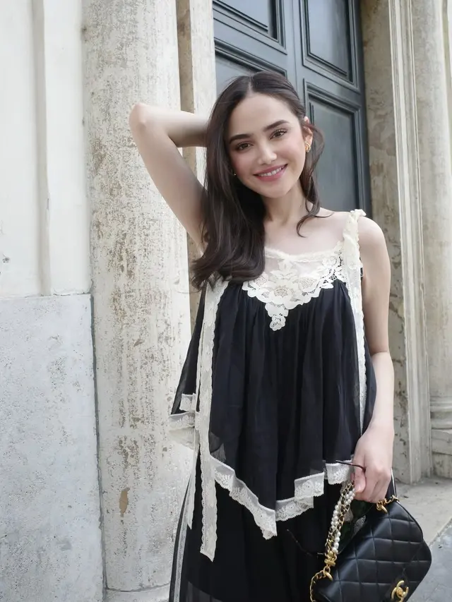 Syifa Hadju Pancarkan Aura Pengantin Baru saat Honeymoon di Roma, Makeup Pink Romantisnya Curi Perhatian