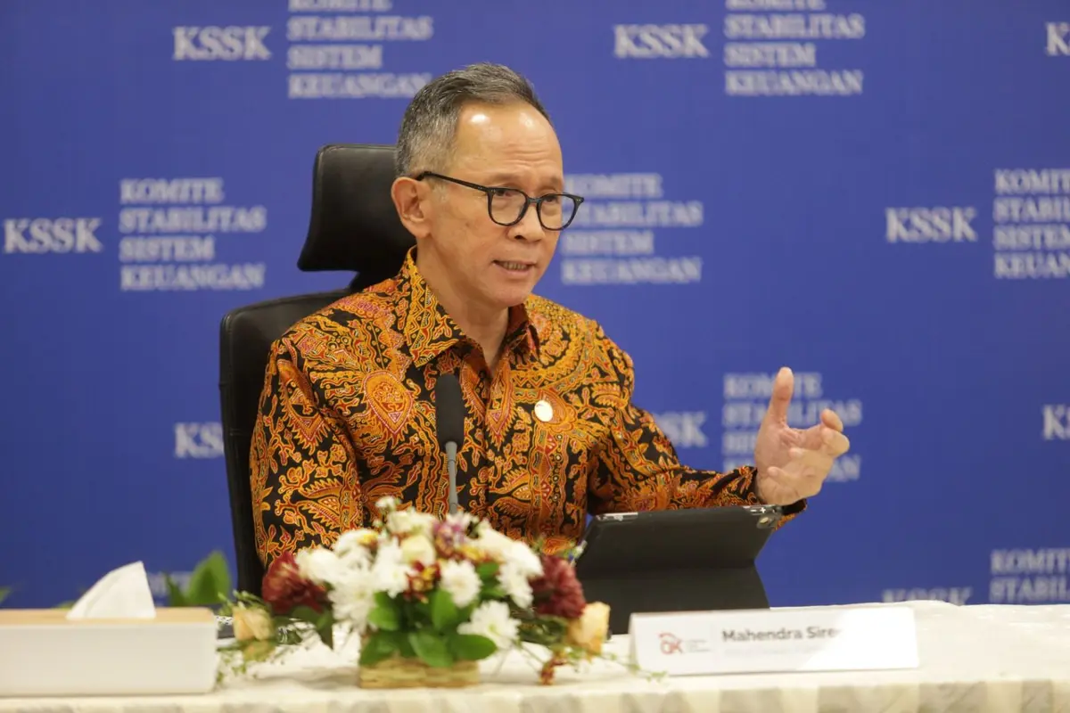 Ketua Dewan Komisioner Otoritas Ja​sa Keuangan (OJK) Mahendra Siregar dalam konferensi pers  Komite Stabilitas Sistem Keuangan (KSSK), Senin (9/5/2023). (Dok OJK)