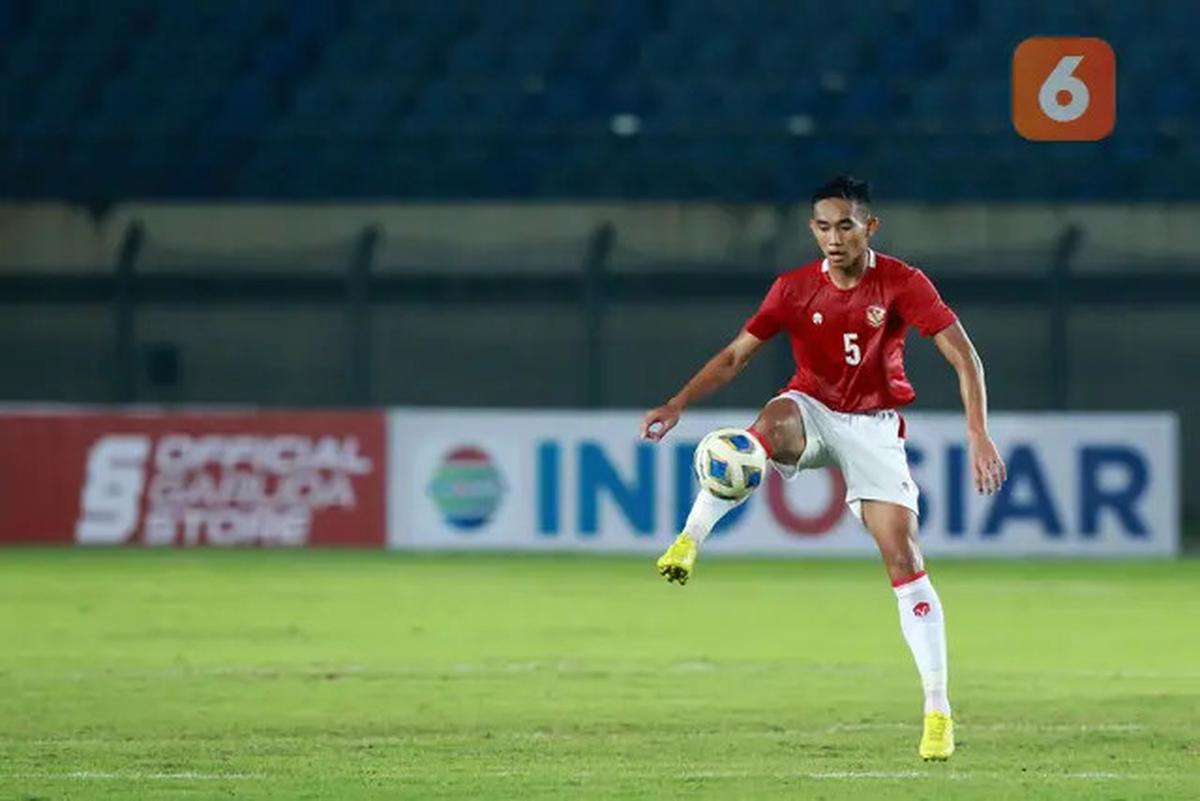 Foto:  4 Bek Berkelas yang Layak Menggantikan Mees Hilgers di Timnas Indonesia