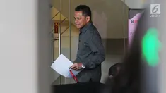 Presiden Komisaris PT Mugi Rekso Abadi Soetikno Soedarjo bersiap menjalani pemeriksaan di Gedung KPK, Rabu (7/8/2019). Soetikno diperiksa sebagai tersangka karena diduga merupakan pihak yang memberikan suap kepada tersangka mantan Dirut Garuda Indonesia Emirsyah Satar. (merdeka.com/Dwi Narwoko)