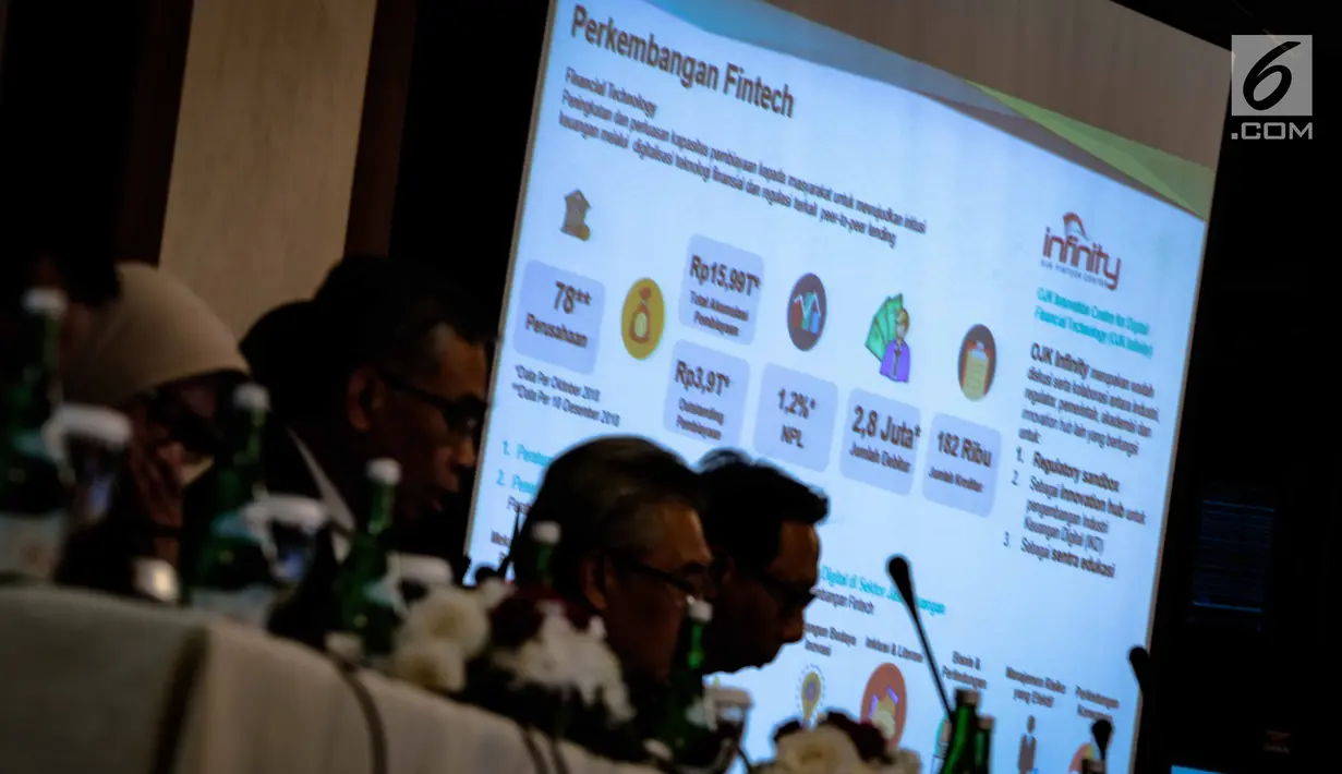 Otoritas Jasa Keuangan (OJK) menggelar jumpa pers tutup tahun 2018 di Gedung OJK, Jakarta, Rabu (19/12). Hingga akhir 2018, OJK mencatat sektor jasa keuangan Indonesia menunjukkan kondisi stabil. (Liputan6.com/Faizal Fanani)