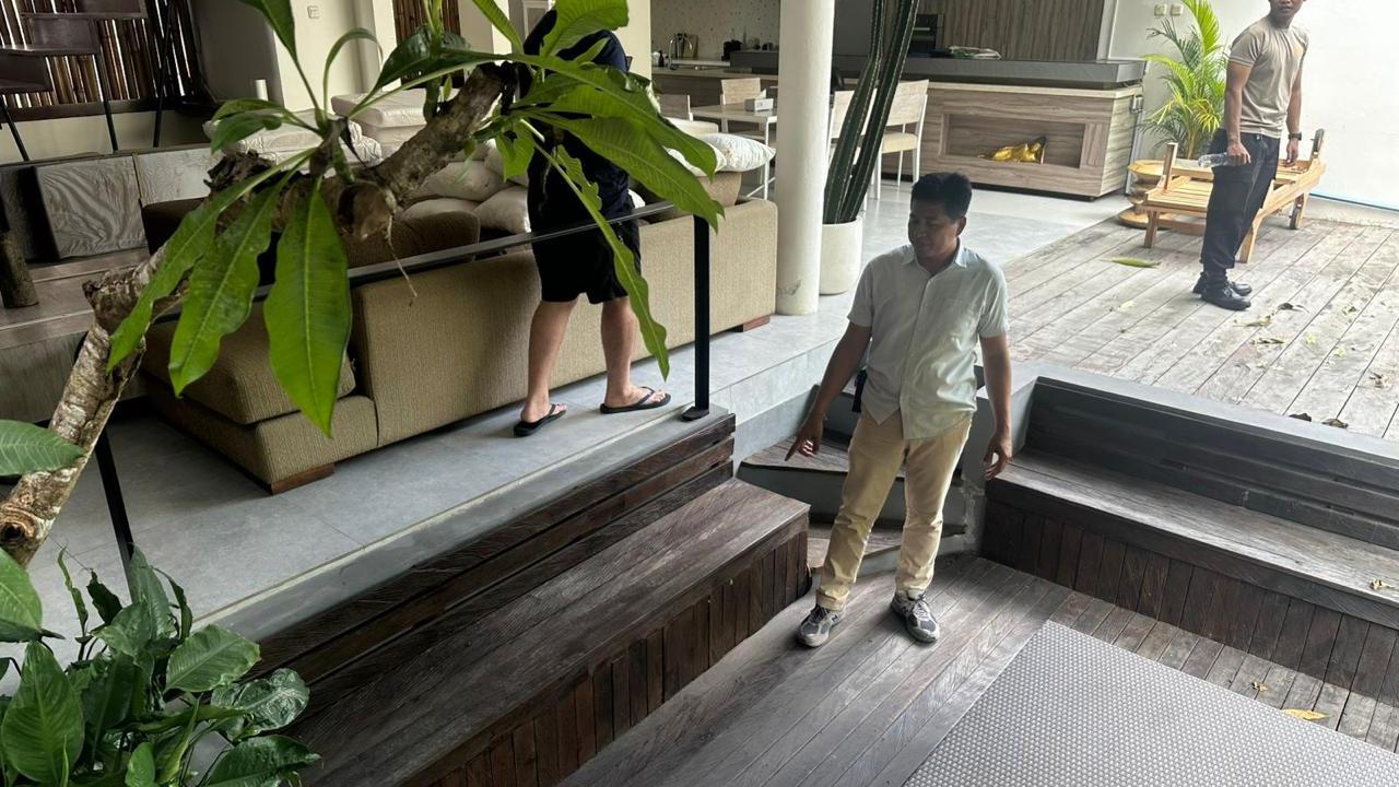 TKP tempat korban tewas di vila, Kamis (25/9)