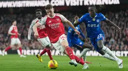 Laga bertajuk Derby London tersebut menjadi krusial bagi Arsenal untuk mempertahankan posisi mereka di puncak klasemen. (AP Photo/Alastair Grant)