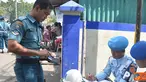 Citizen6, Surabaya: Selain operasi pada pengendara dari unsure TNI, Latek Opsgaktib itu pula menghentikan kendaraan pribadi dan umum yang menempelkan atribut TNI. (Pengirim: Penkobangdikal)