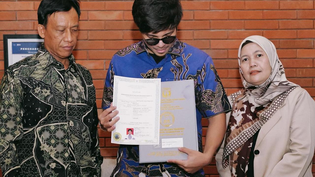 Momen Atta Halilintar Akhirnya Punya Ijazah SMA di Usia 29 Tahun