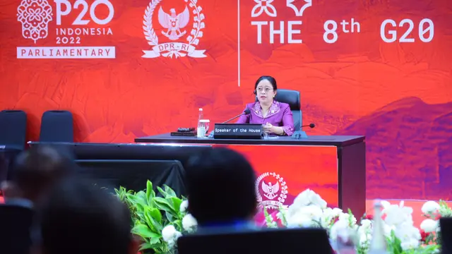 Ketua DPR RI Puan Maharani menegaskan isu kesetaraan gender dalam salah satu sesi diskusi di 8th G20 Parliamentary Speakers’ Summit (P20) yang diselenggarakan di Gedung DPR pada Jumat (7/10/2022). (Dok: DPR RI-P20)
