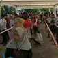 Masyarakat Mamuju, Sulawesi Barat terlihat antusias mengikuti audisi ajang Lida Dangdut Indonesia (LIDA). (Fauzan/Liputan6.com)