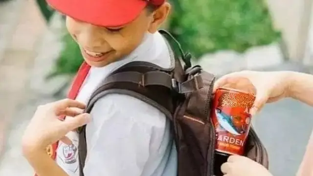 6 Potret Lucu Isi Tas Anak Sekolah, Ada Makanan Hingga Mainan