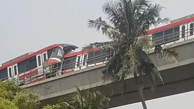Viral rekaman video yang memperlihatkan kecelakaan LRT di Cibubur, Jakarta Timur.