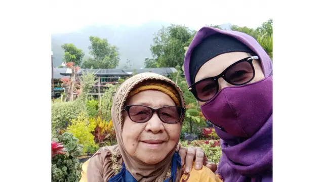 bersama ibu tercinta