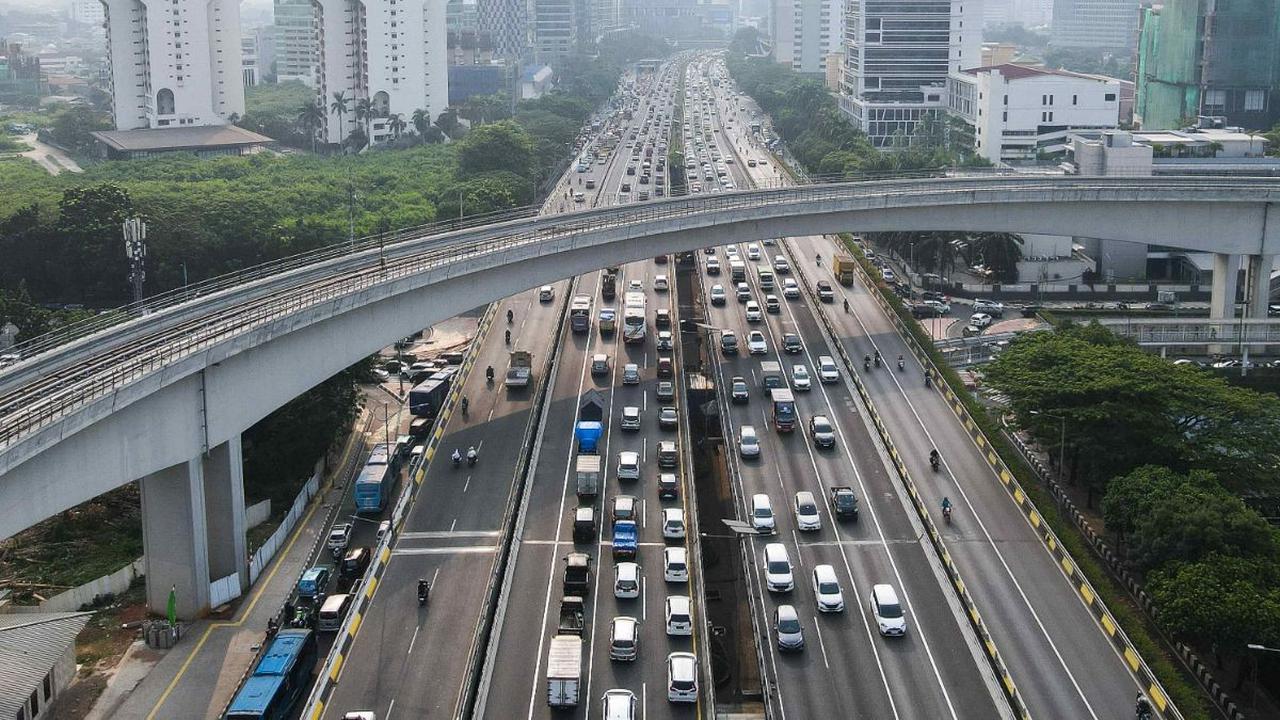 Menhub Budi mengatakan, meski ada penurunan, kecepatan kereta LRT Jabodebek masih bisa terkendali.