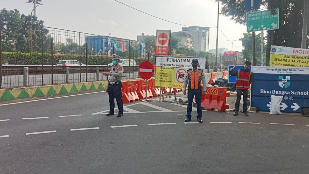 Ada Pekerjaan Saluran di Jakbar, Hanya Motor yang Bisa Melintas ke Arah Kemanggisan