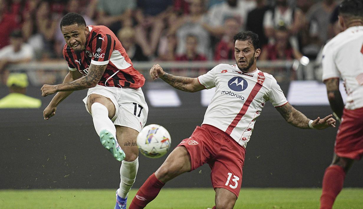 Rossoneri menang dengan skor 3-1 atas AC Monza di San Siro, Milan, Rabu (14/8/2024). (Marco Alpozzi/LaPresse via AP)