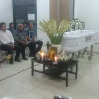 Kini nama Yana Zein tinggal kenangan. Sudah tidak ada lagi sosok dan peran di dunia hiburan yang bisa kita saksikan secara langsung. Yana telah meninggal dunia setelah melawan penyakit kanker payudaranya selama 3 tahun. (Bambang E.Ros/Bintang.com)
