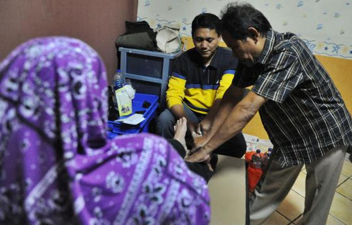 Pengobatan tradisional Terapi Sentil Suharto