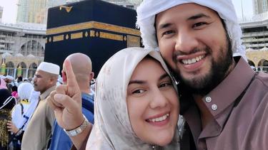 Potret Ammar Zoni Dan Irish Bella Jalani Ibadah Umroh News Entertainment Fimela Com
