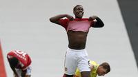 Paul Pogba rayakan kemenangan Manchester United atas Burnley di laga lanjutan Liga Inggris 2020/2021. (MARTIN RICKETT / POOL / AFP)