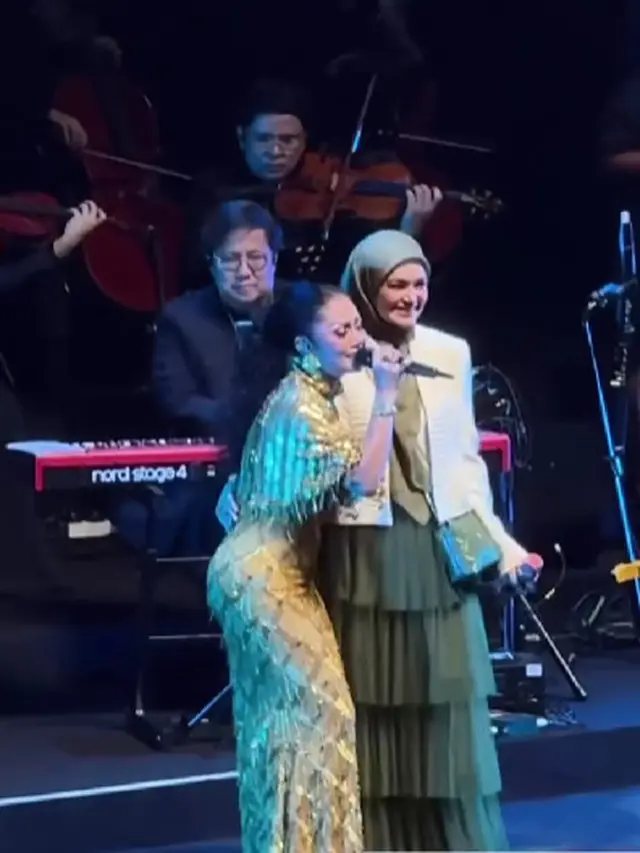 Potret Siti Nurhaliza Nyanyi Bareng Kris Dayanti (Foto: Instagram @3divaofficial)